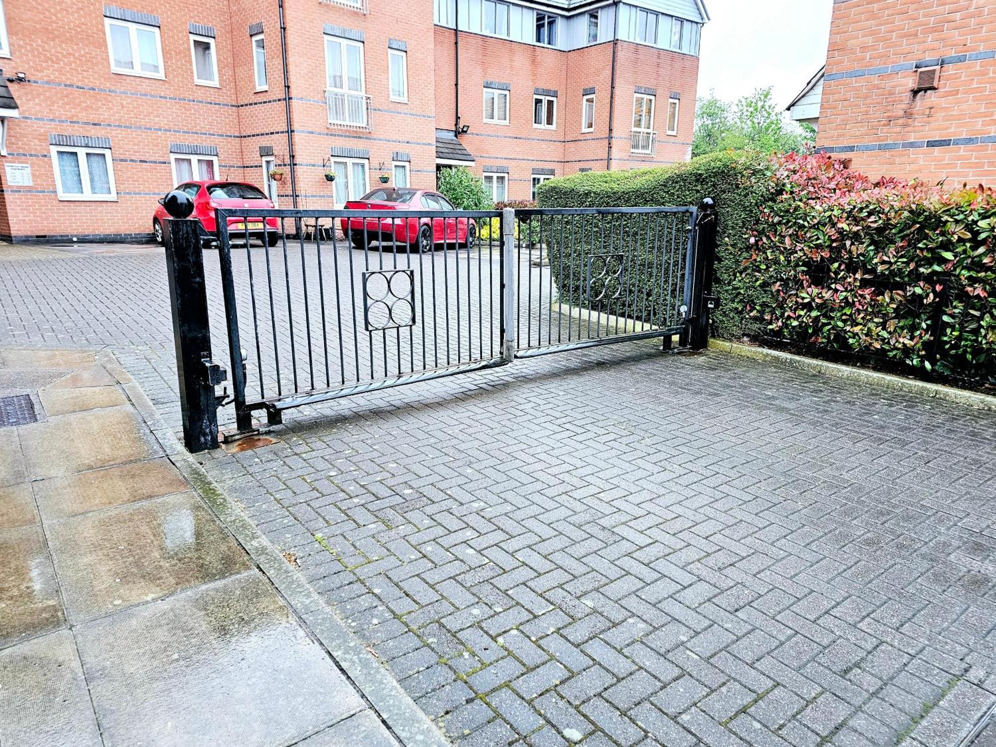Beautiful Townhouse With Netflix * Long Eaton