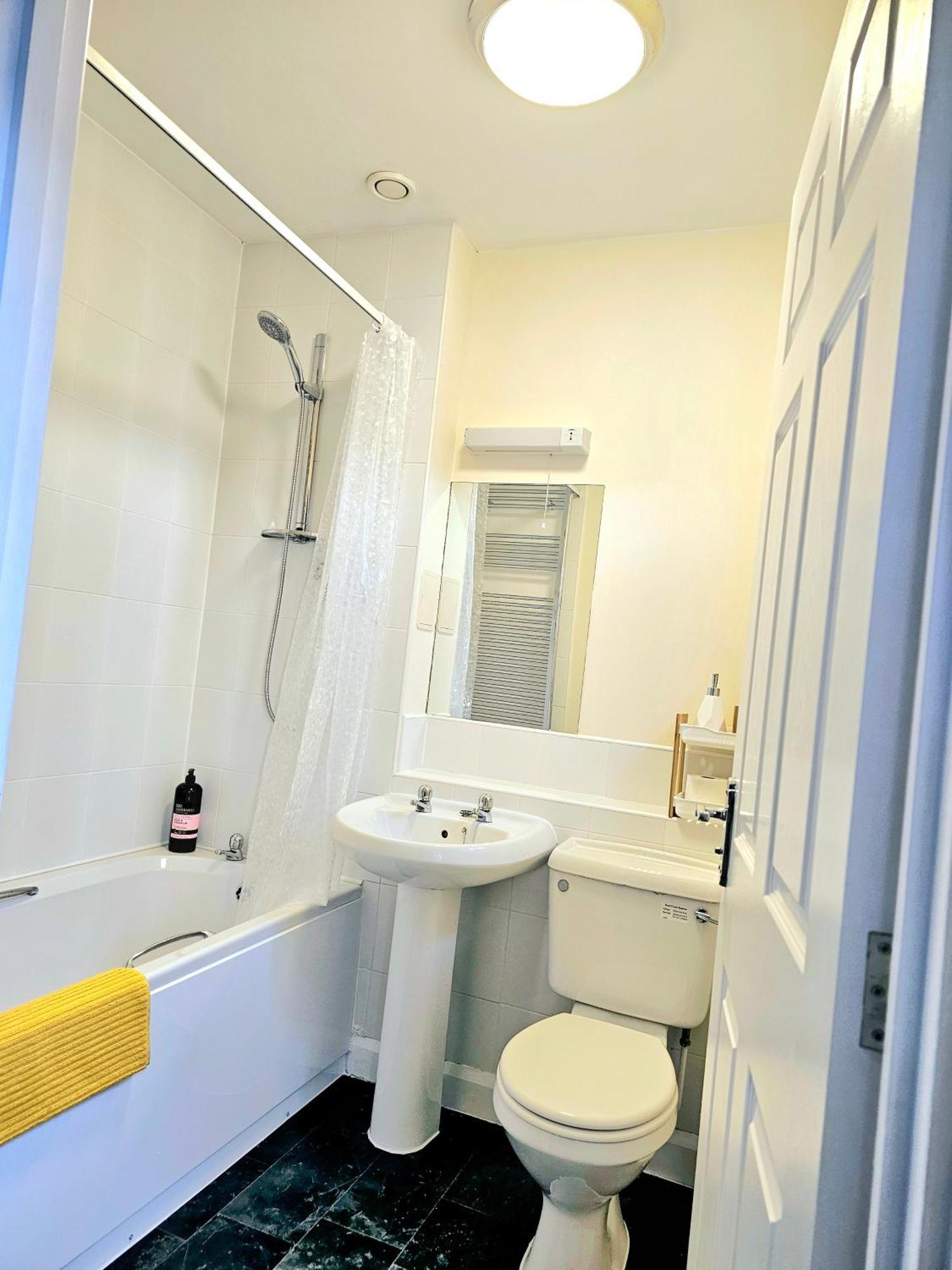 Ferienhaus Beautiful Townhouse With Netflix